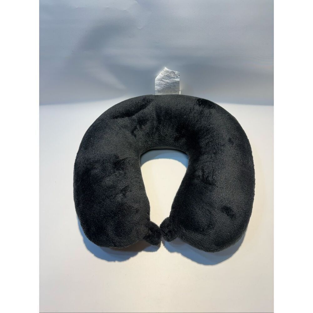 Travel neck pillow